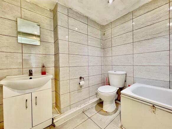 Family Bathroom/ WC