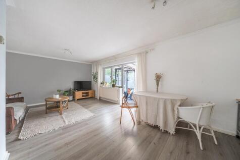 Arnolds Way, Cirencester