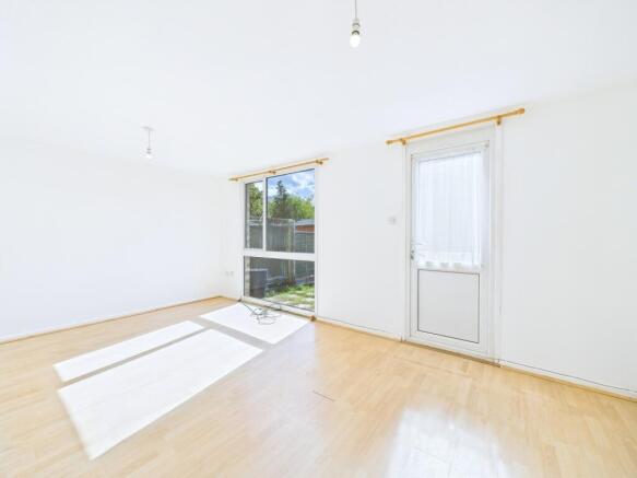 CAM01909G0-PR0389-STILL007