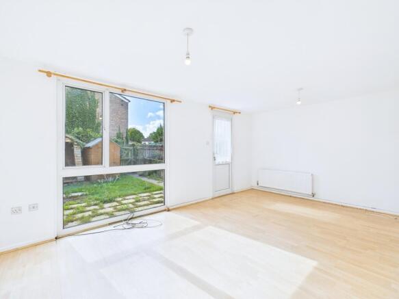 CAM01909G0-PR0389-STILL009