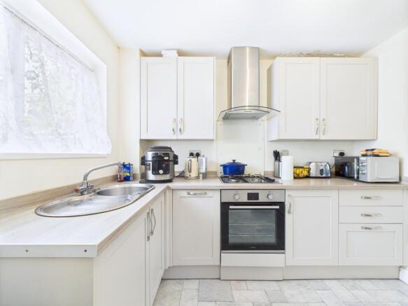 CAM01909G0-PR0373-STILL013