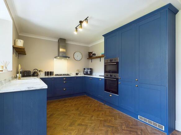 CAM01909G0-PR0211-STILL012