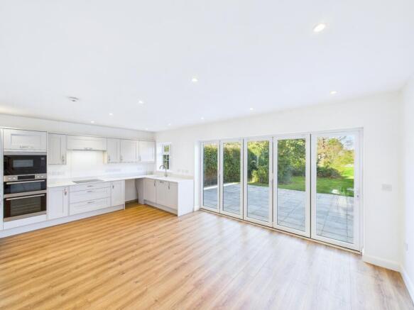 CAM01909G0-PR0427-STILL025