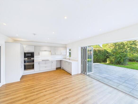 CAM01909G0-PR0427-STILL020