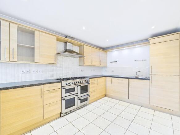 CAM01909G0-PR0430-STILL008