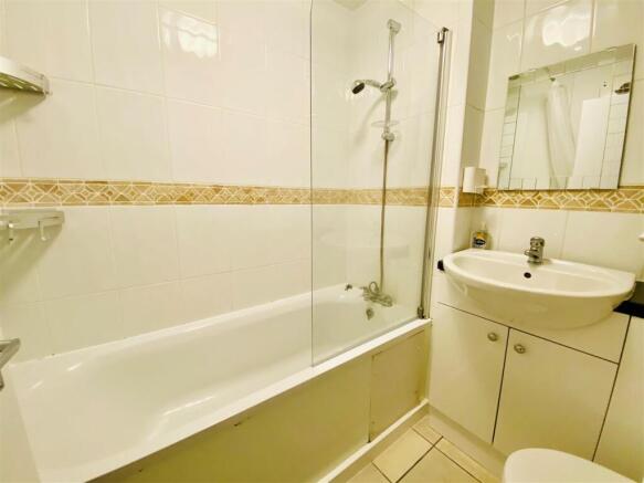 BATHROOM.jpg