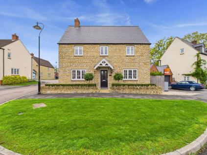 Roberts Road, Silverstone, NN12
