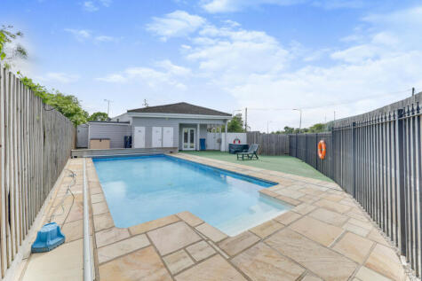 Rawreth Lane, Wickford, SS11