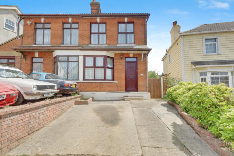 Rayleigh Road, Benfleet, SS7