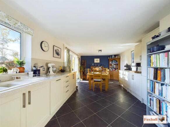 Kitchen / Breakfast Room