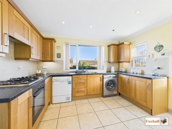 Kitchen / Breakfast Area