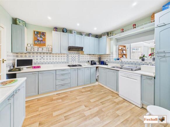 Kitchen/Breakfast Area