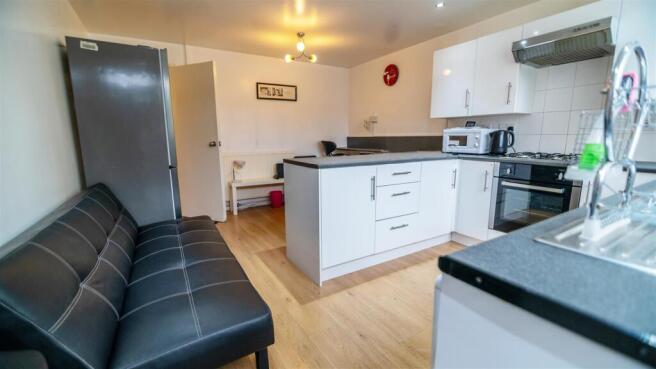 Kitchen/ Living Room