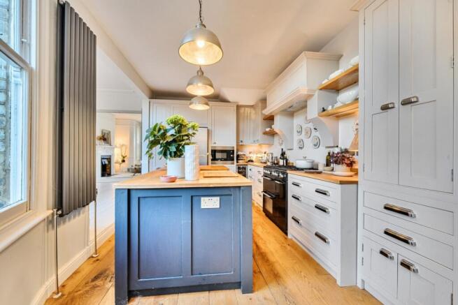 1382449-2-691b4f6...