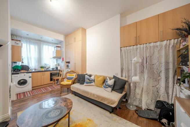 1366027-6-68ecc5b...