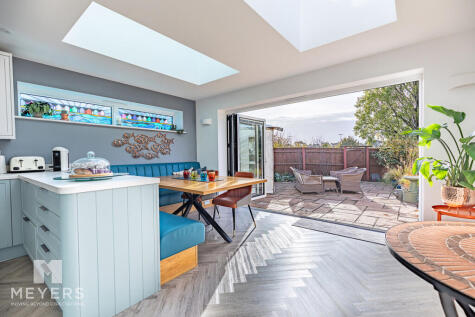 Bishops Close, Bournemouth, BH7 7