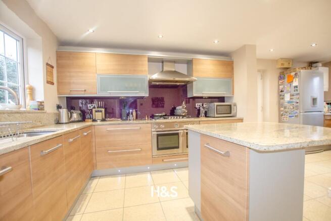 7 Boningale - Kitchen 3.jpg
