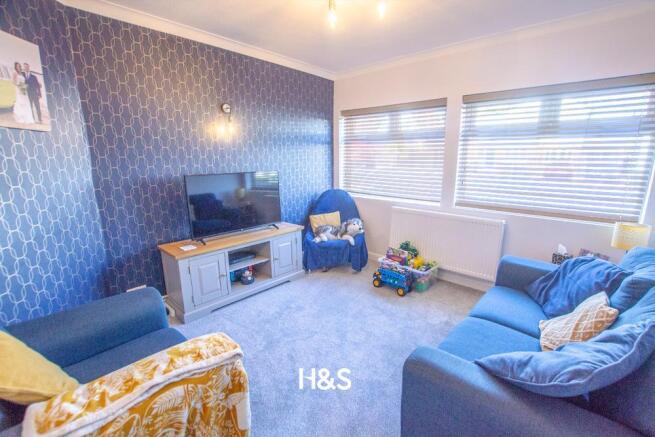 177 yoxall road - lounge.jpg