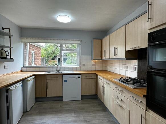 76 Mill Lane Kitchen.jpeg
