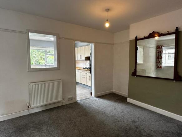 76 Mill Lane - Lounge.jpeg