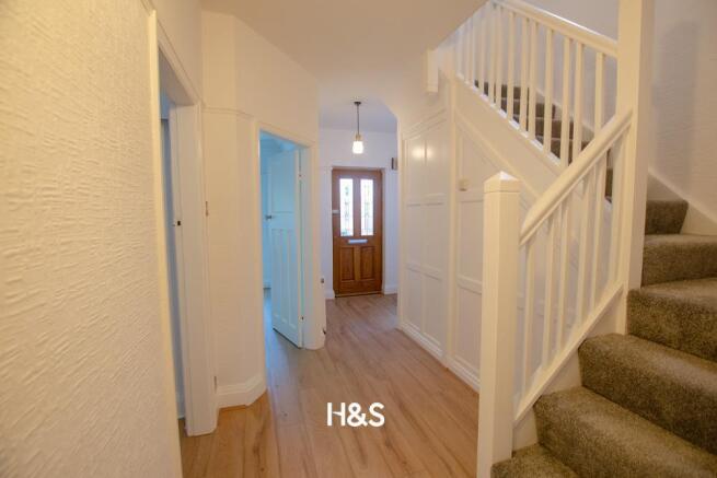 82 Kineton Green - hall.jpg