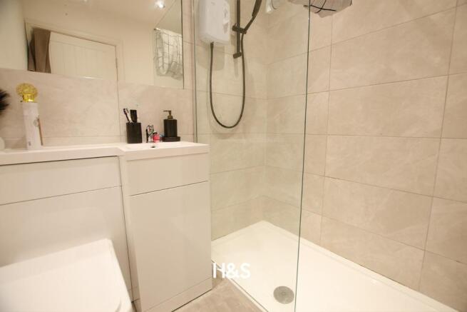 Olton Bridge - Bathroom.jpg