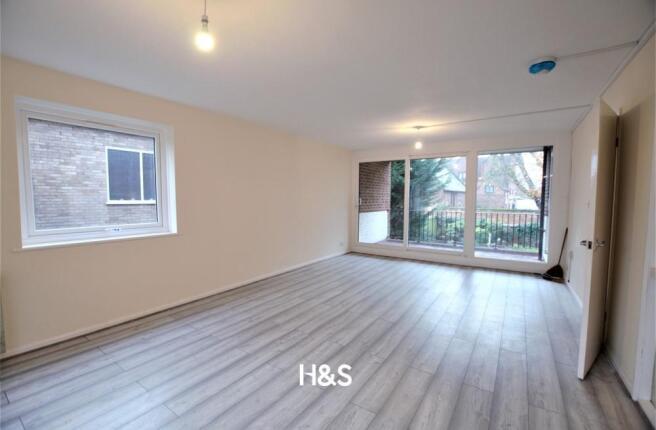 11 Rectory Gardens - Living area.jpg