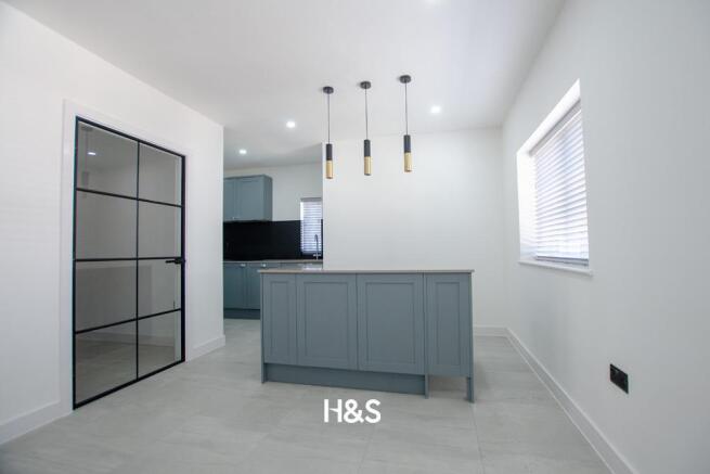 kitchen1.jpg