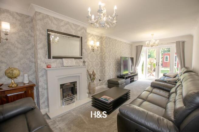 130 Stanway - lounge.jpg