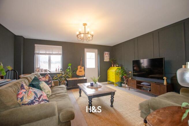 4 Kingfisher - lounge.jpg