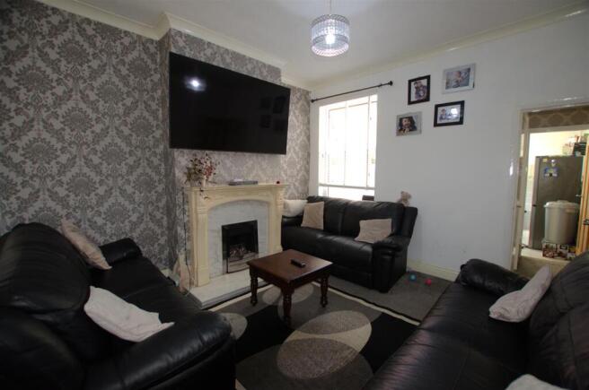 530 Warwick Road - rec2.jpg