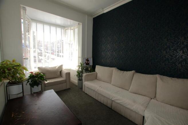 530 Warwick Road - rec1.jpg