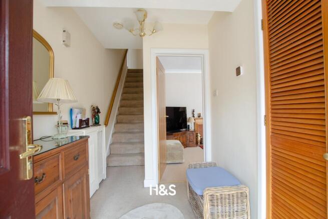 42 Northbrook Road - hall.jpg