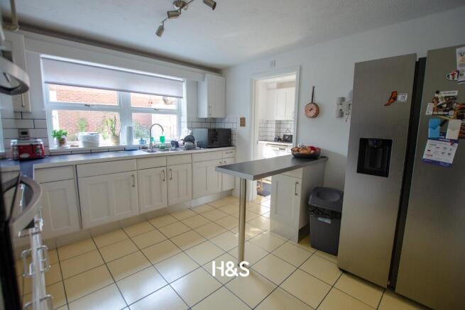 215 Dickens Heath Road - kitchen.jpg