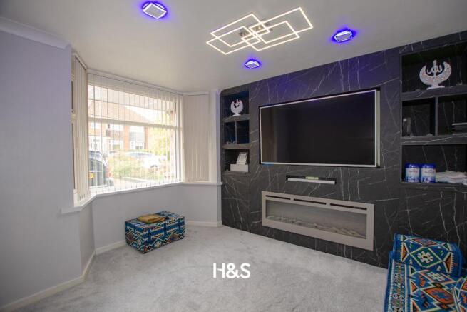 8 Leam Crescent - rec1.jpg