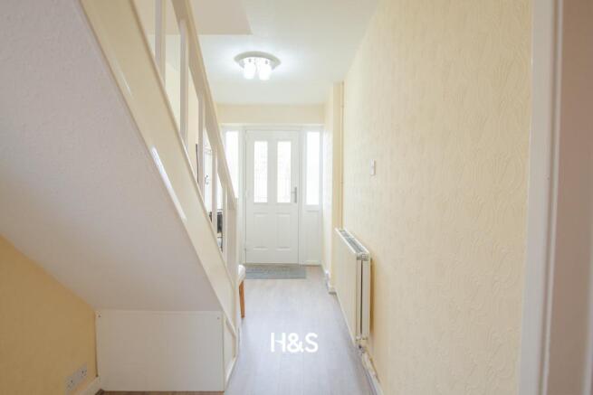 189 Priory Road - hall.jpg