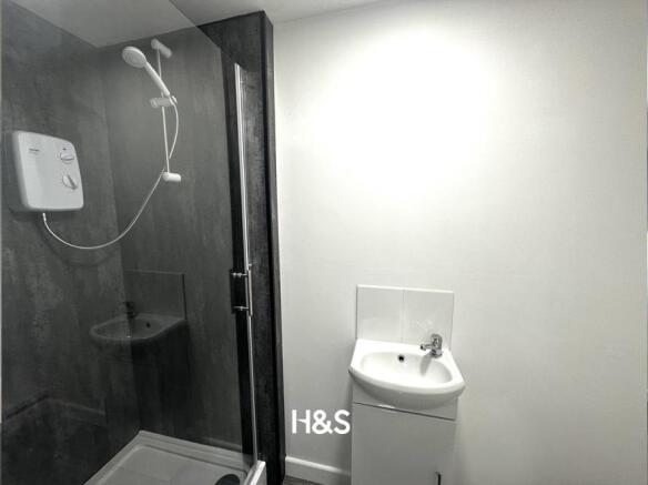 bates hill bathroom.jpg