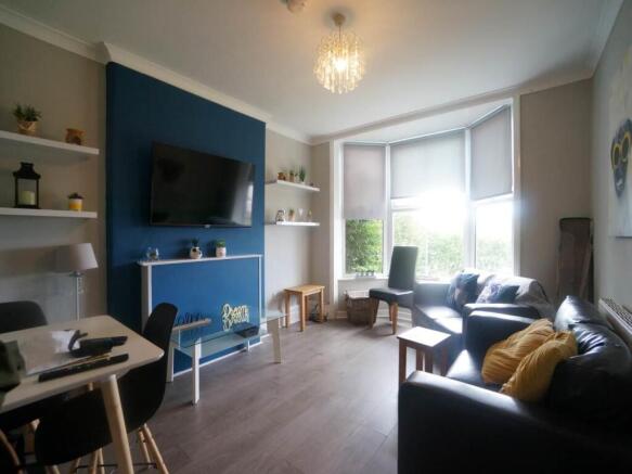 lounge 2 .JPG