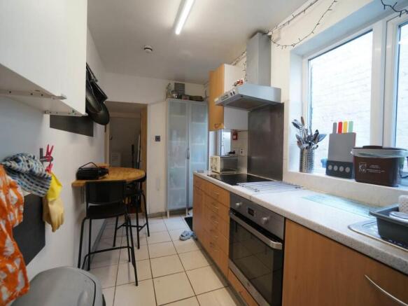53GarthRd_kitchen1.2.JPG