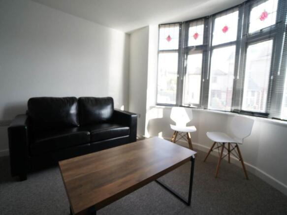 LyndenFlat1_living1.1.JPG