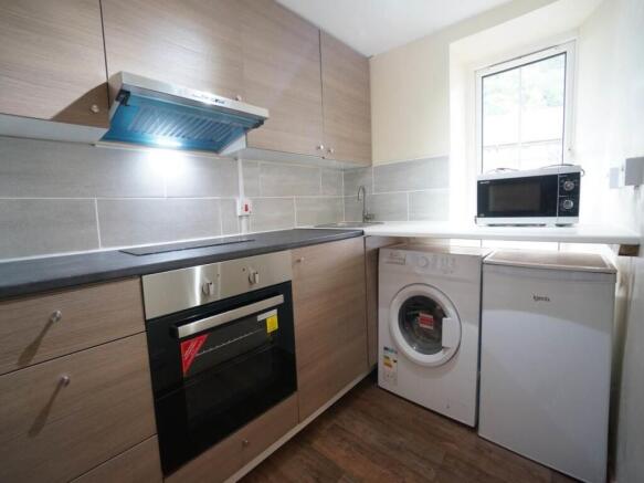 370HighStreet_Kitchen1.JPG