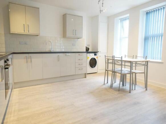 kitchen dining area .JPG