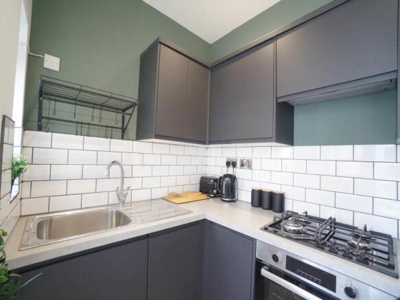23PenchwintanRd_Kitchen1.2.JPG