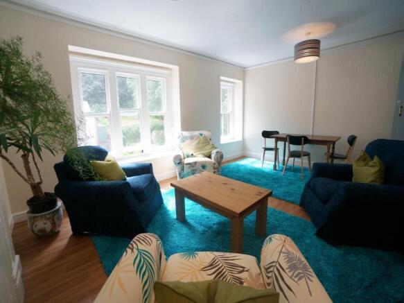 67HighSt_livingroom1.JPG