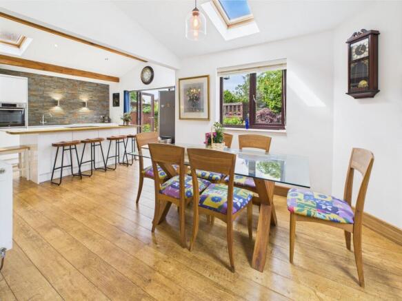 Kitchen/Family/Diner