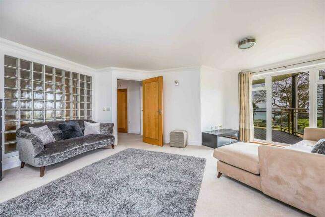 Flat 12, Bay View Gardens 14b, West Cliff Road, Bo