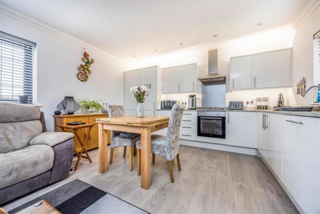 Flat 4, Wessex Tales, 20 Ashley Road, Boscombe-Sma