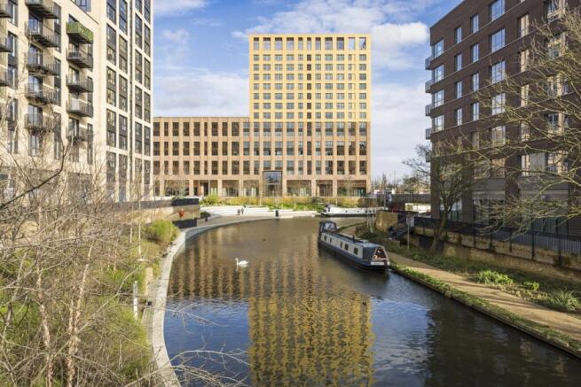 Greenford Quay Dy2 2598