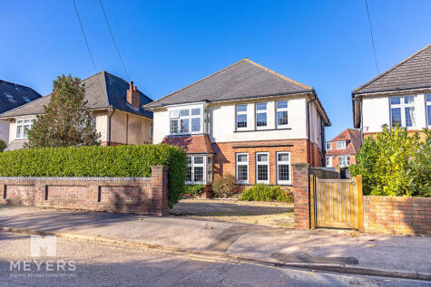 Queens Park South Drive, Bournemouth, BH8 9BL