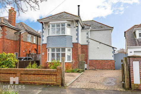Broughton Avenue,Redhill BH10 6HZ